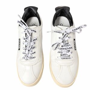 Chanel Leather Sneakers Size: EU 37
Color: White with cream sole
Made in Italy